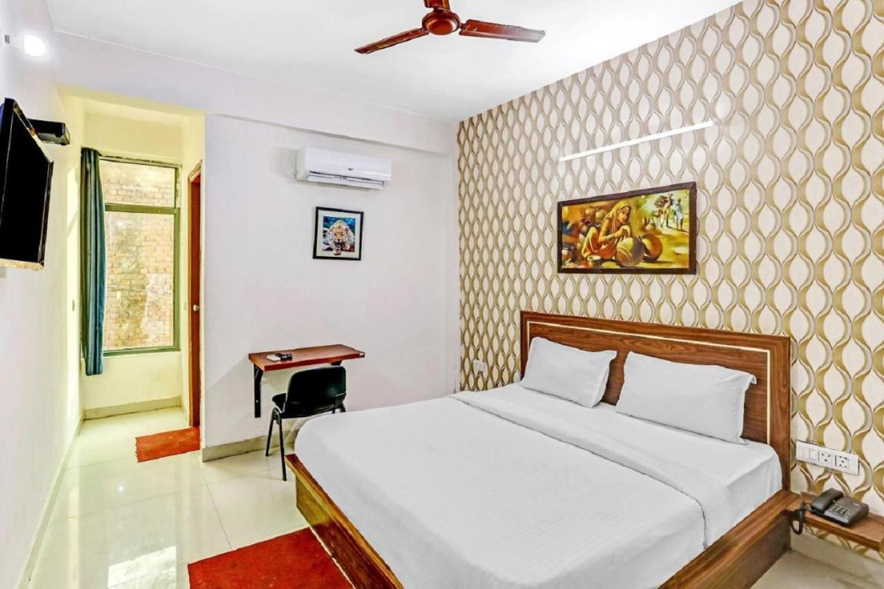 Hotel Noida Continental ภายนอก รูปภาพ