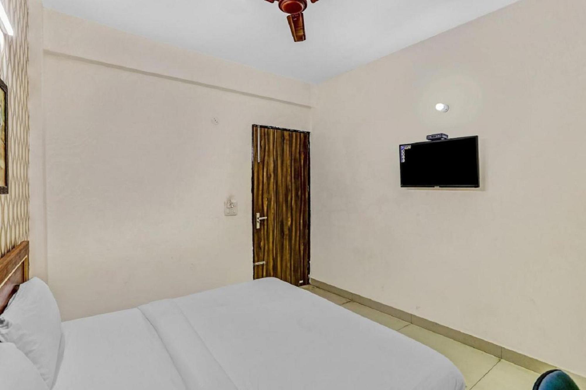 Hotel Noida Continental ภายนอก รูปภาพ