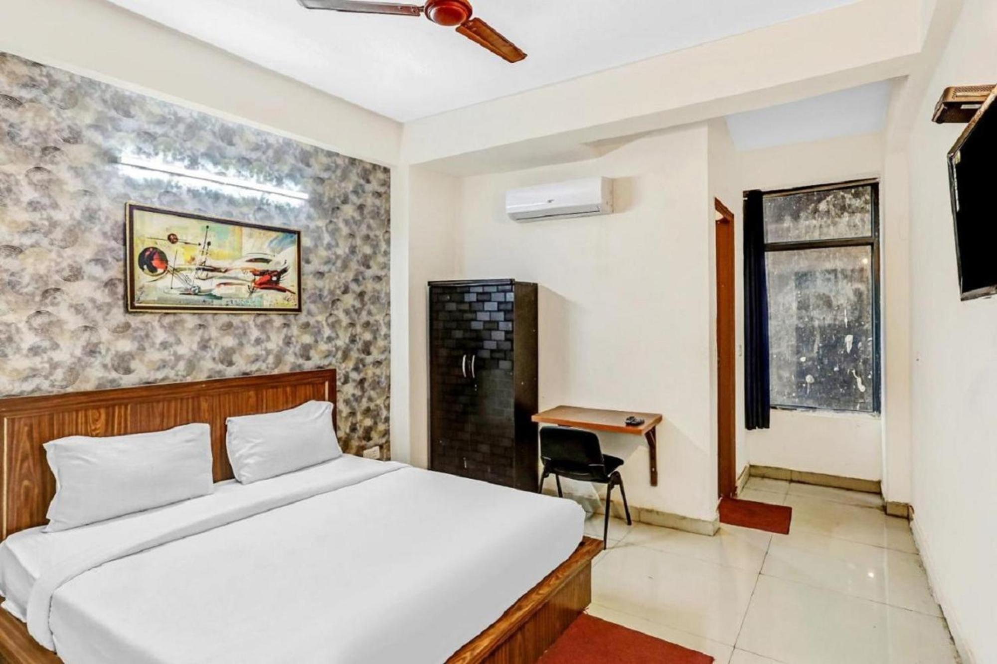 Hotel Noida Continental ภายนอก รูปภาพ