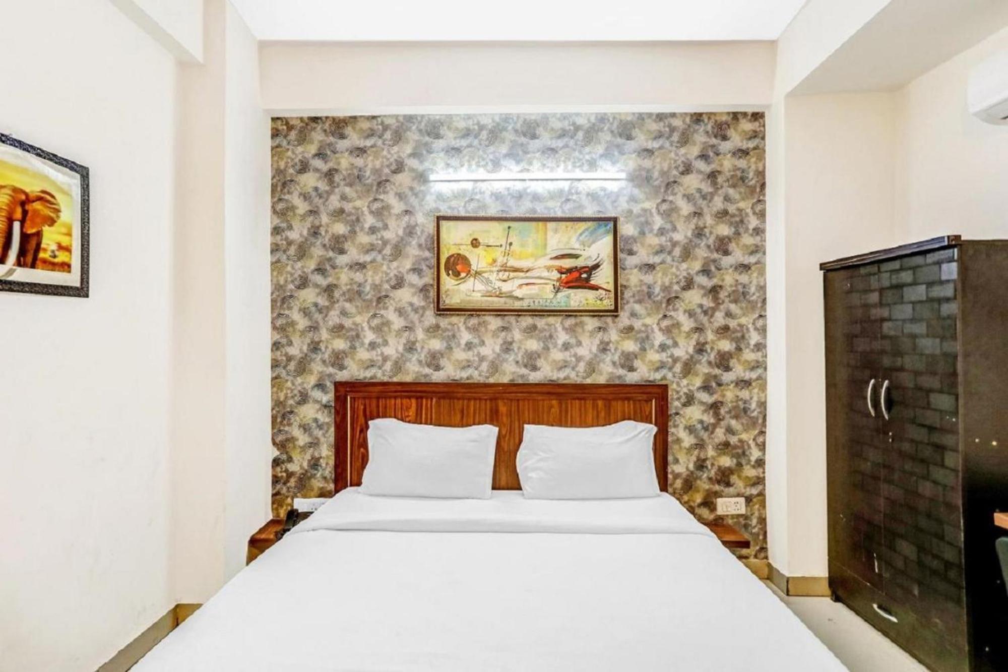 Hotel Noida Continental ภายนอก รูปภาพ